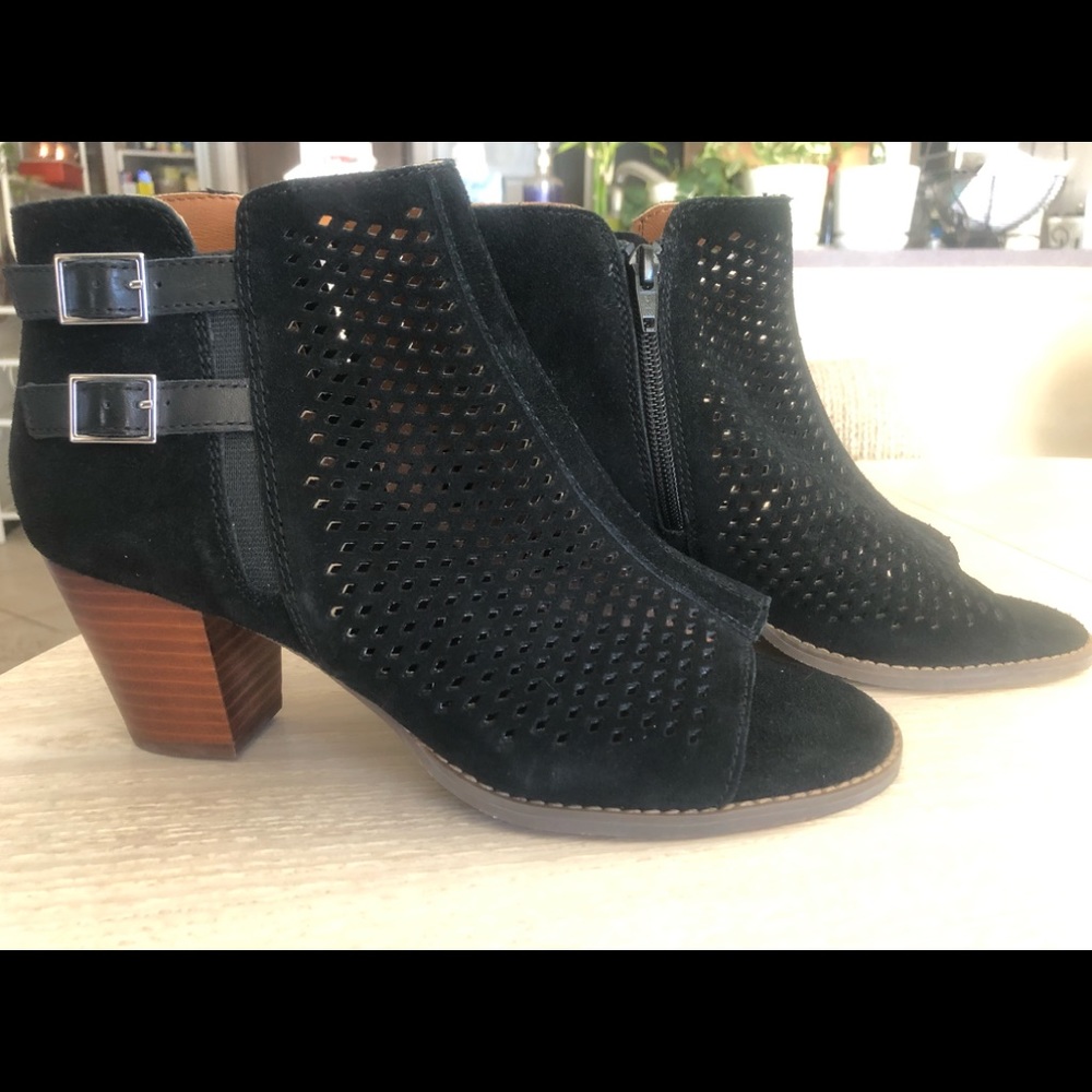 New, without tags, Vionic Womens Chryssa Ankle Boots Leather Open Toe, black